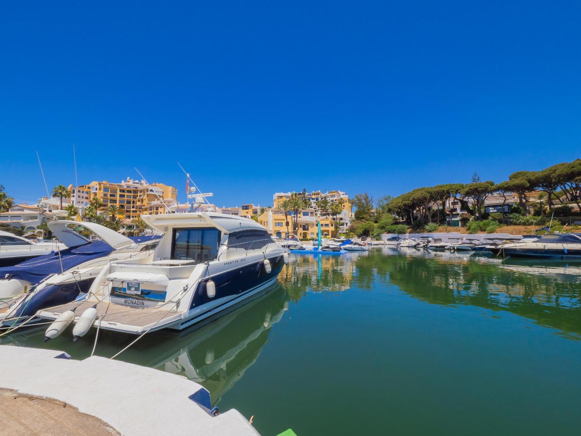 Apartamento Cubo's Estudio Cabopino Port & Parking
