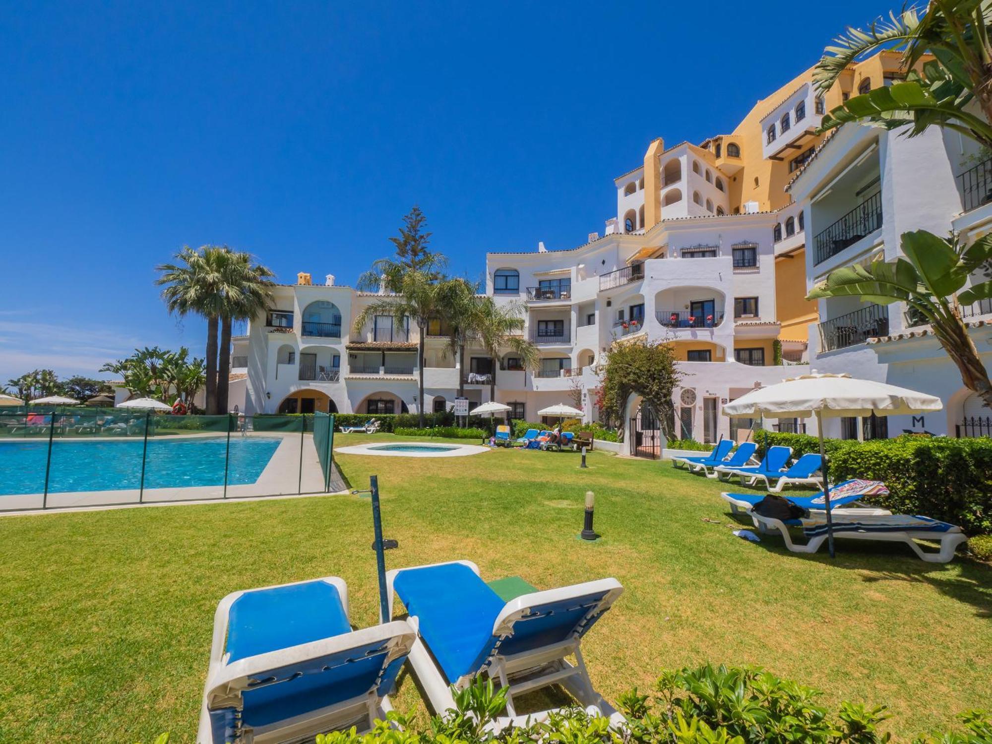 Apartamento Cubo's Estudio Cabopino Port & Parking *