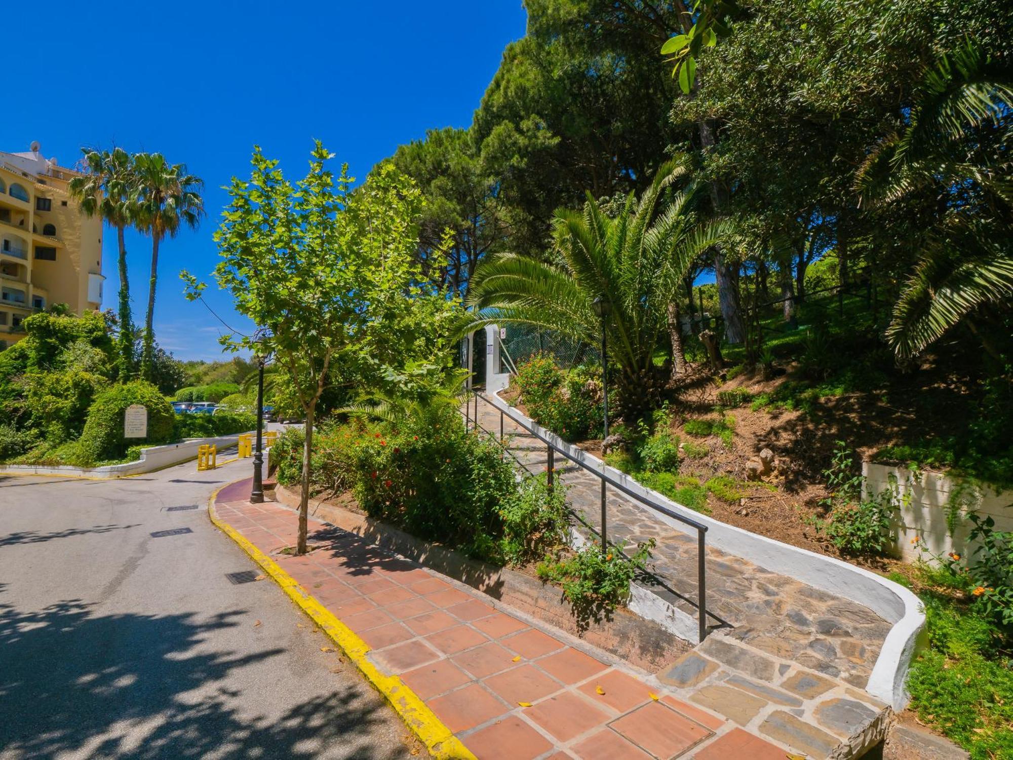 Apartamento Cubo's Estudio Cabopino Port & Parking *
